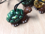 Keramikschildkröte Anhänger mit Schnur
